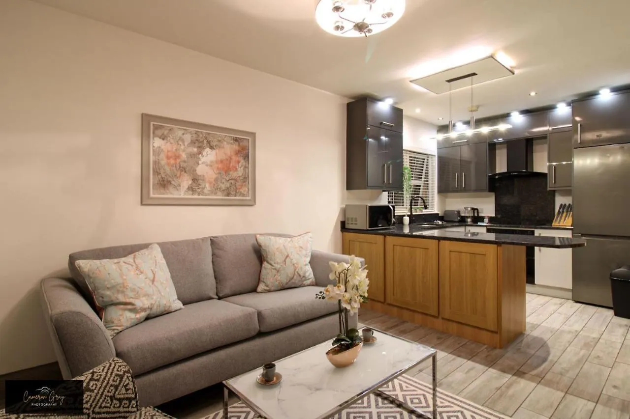 Nice 2 Bed House, Office, Wi-Fi, Free Parking 벨파스트