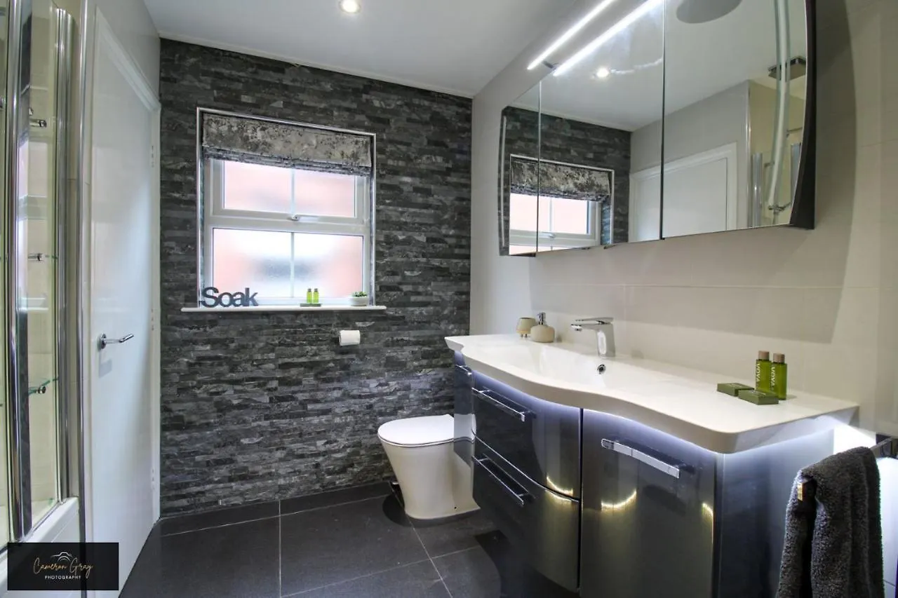 아파트 Nice 2 Bed House, Office, Wi-Fi, Free Parking 벨파스트